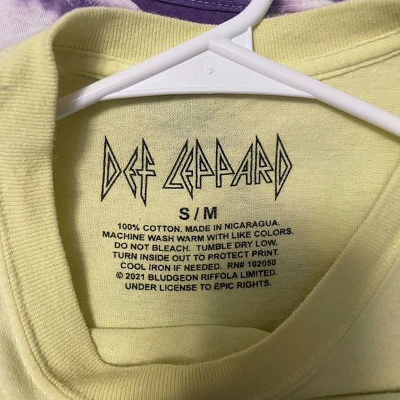 Def Leppard Graphic T-shirt - Picture 4 of 4